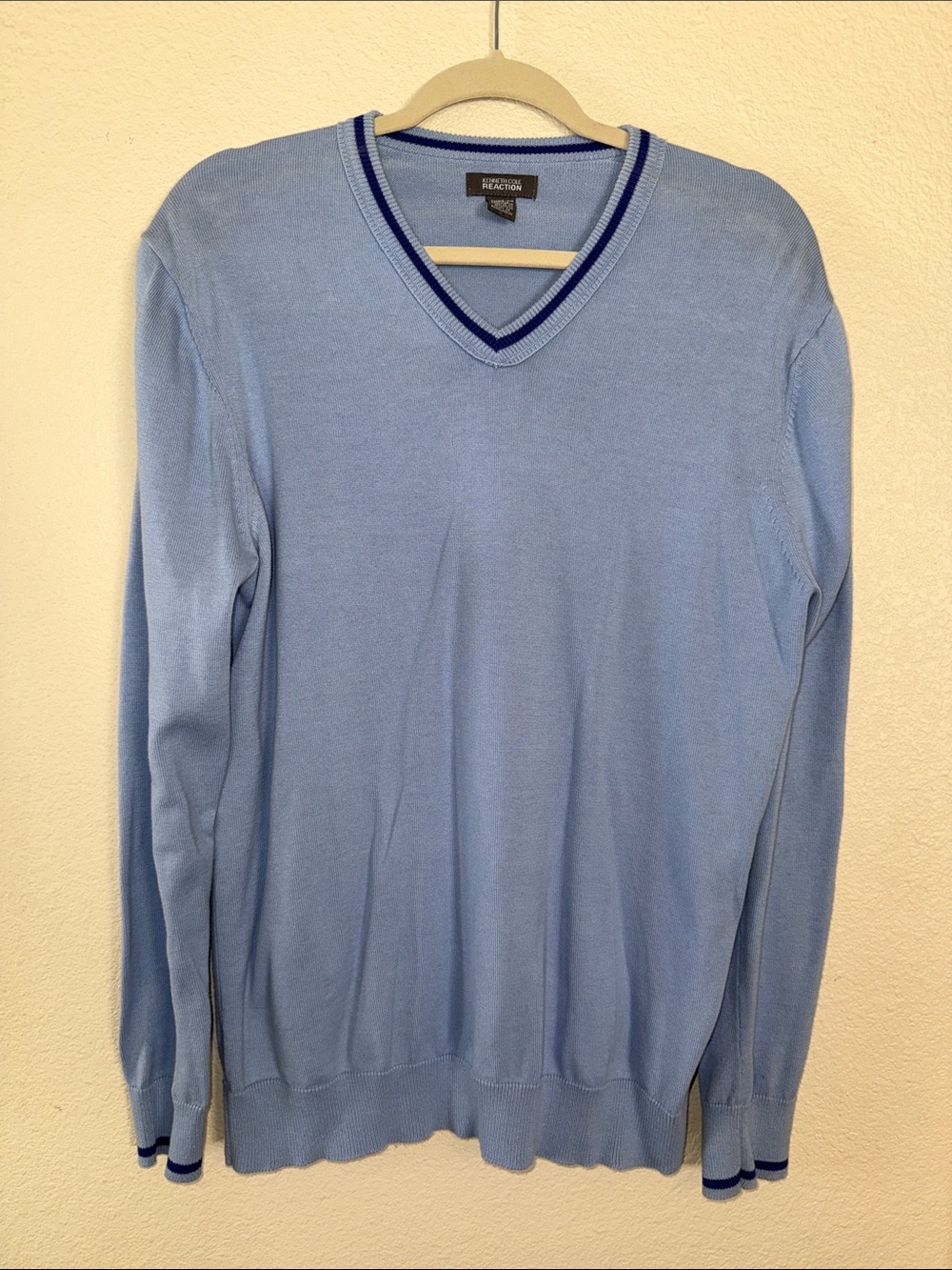 Kenneth Cole Reaction Light Blue V-Neck Lightweight Sweater Men’s Size XL